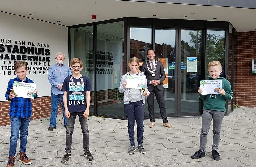 csm 4 28 header cum laude verkeersexamen fe6fd8c811