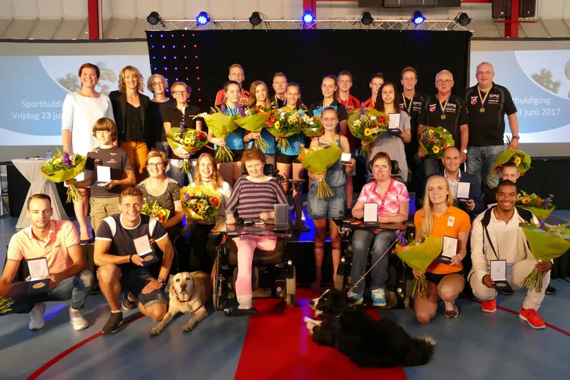 groepsfoto sporthuldiging harderwijk henk merjenburgh