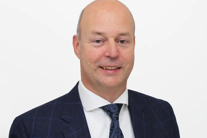 jur van der laan liggende foto