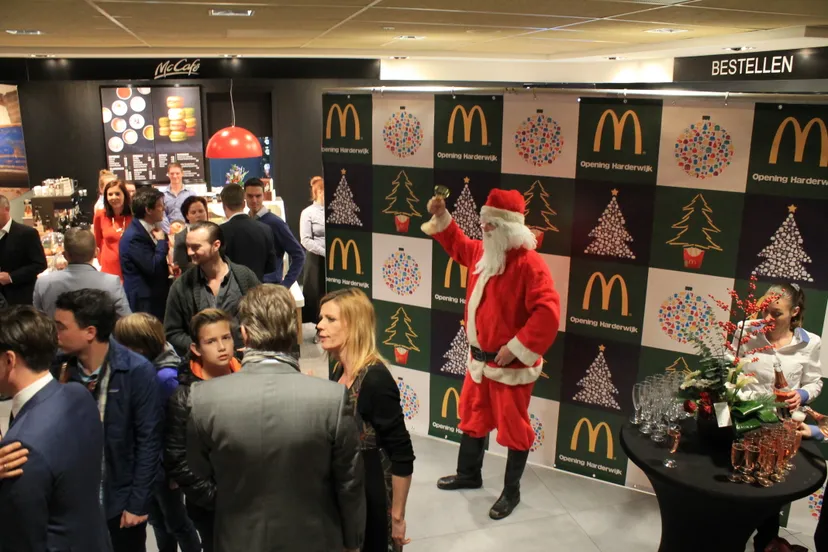 mcdonalds harderwijk buitenkant stockfoto hnn 2