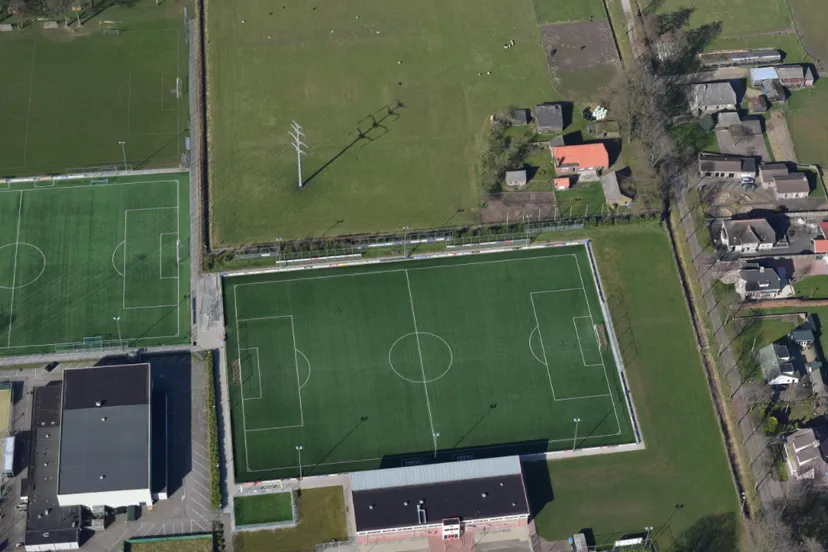 mheenzicht hierden voetbalveld slagboom peeters