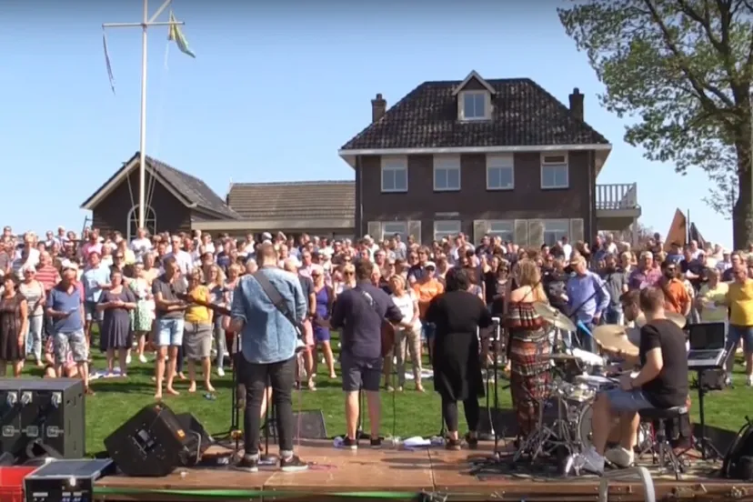 paaszang still youtube