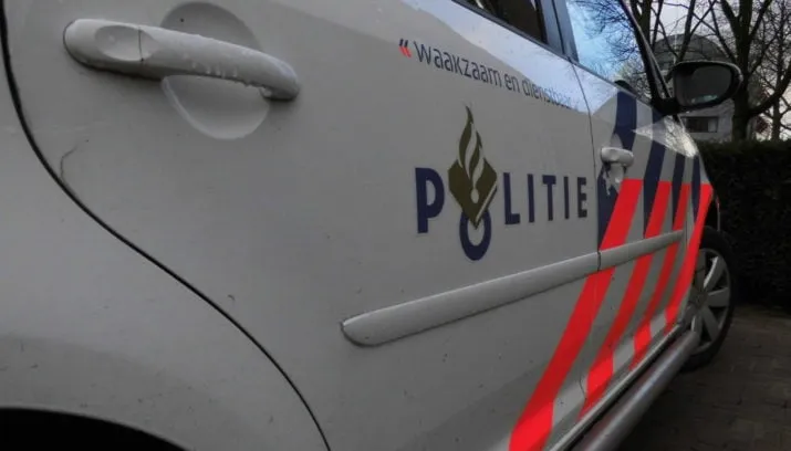 politie auto zijkant apeldoorn nieuws