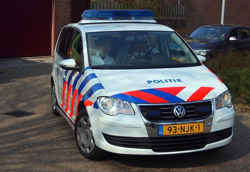 politieauto volkswagen cc0 public domain alf van beem