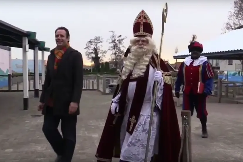 sinterklaas dolfinarium sienterkloas stichting show still hnk