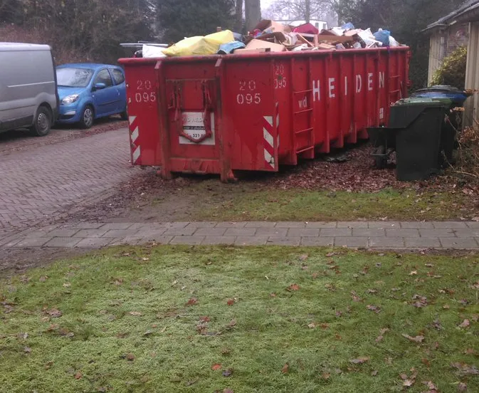 slingerlaantje huisuitzetting vuilcontainer rotzooi overlast