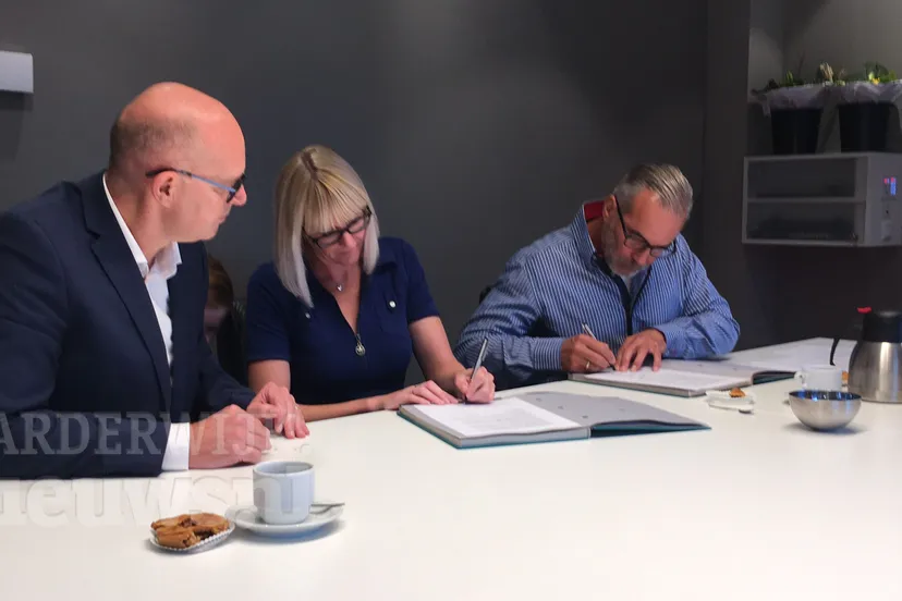 stadscamping ondertekenen overeenkomst 2 w hnn