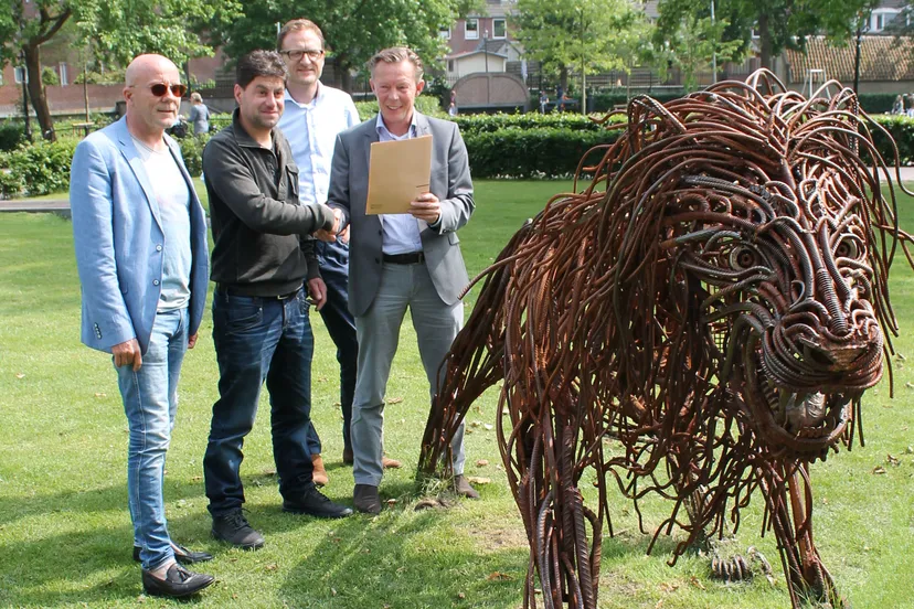 standbeeld metaal dier