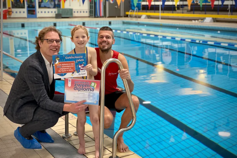 uitreiking 995ste zwemdiploma