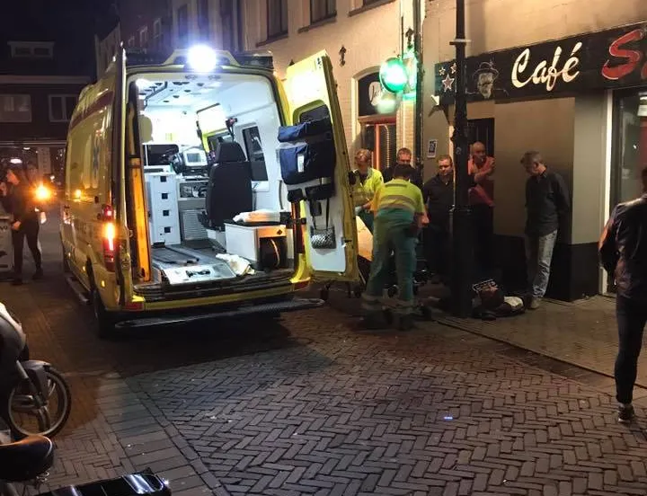 vijhestraat ambulance enkel bezoeker fb politie harderwijk