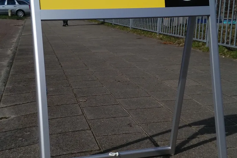 wegwijzer stembureau wikimedia cc by sa 40 dqfn13