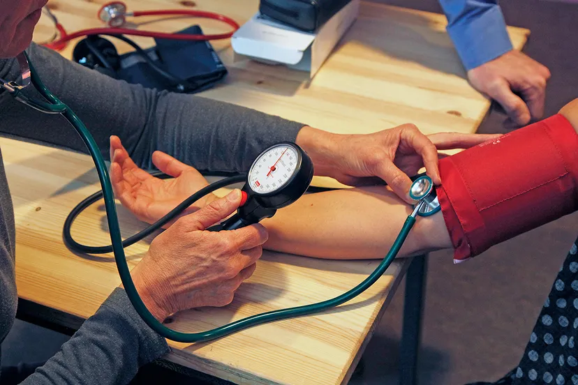 bloeddrukmeting close up 2 4