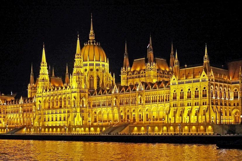 budapest at night 1392373 1920 pixa