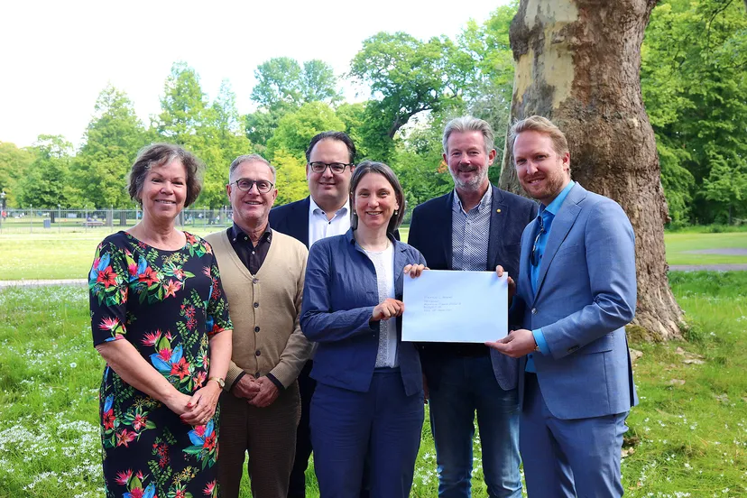 foto overhandiging formateur