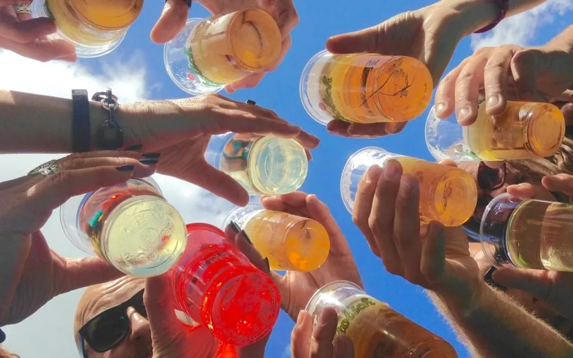 friends 1903068 1280 915x518