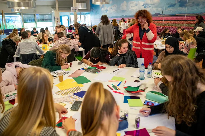 nova studenten schrijven kerstkaarten