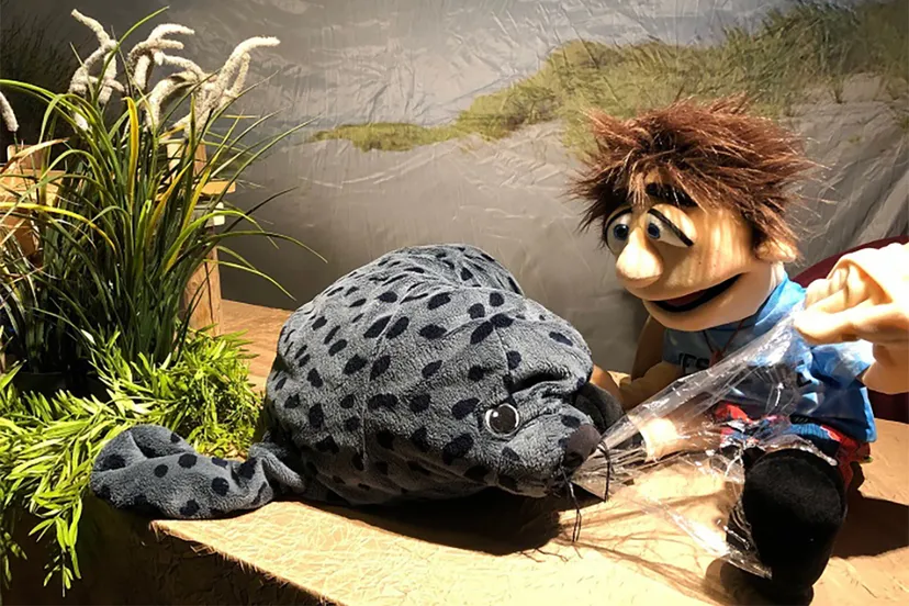 theatervoorstelling daan duurzaam en de plasticsoep bij kinderboerderij de baak