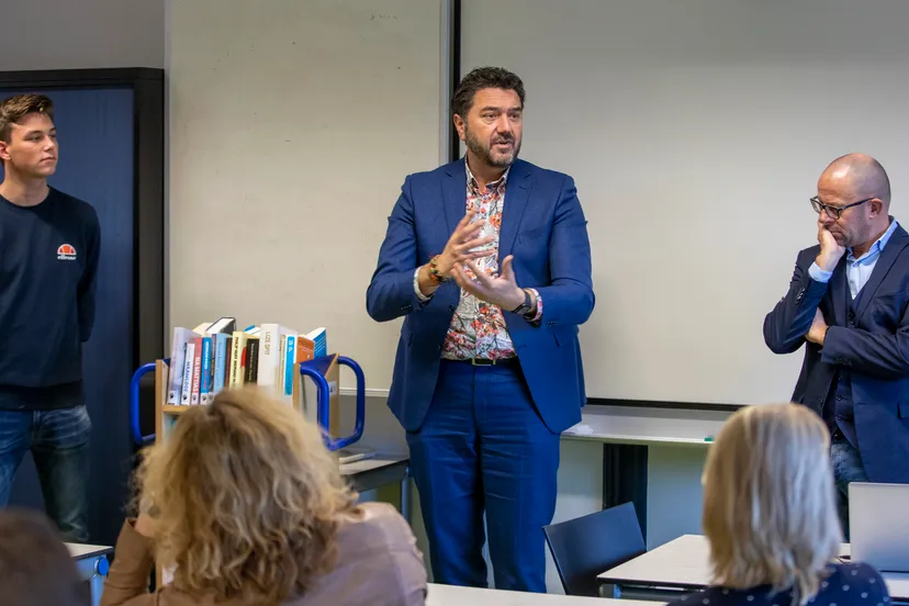 wethouder opent nova leest