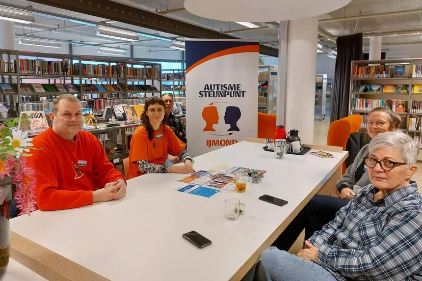 autisme steunpunt ijmond in de bibliotheek van heemskerk