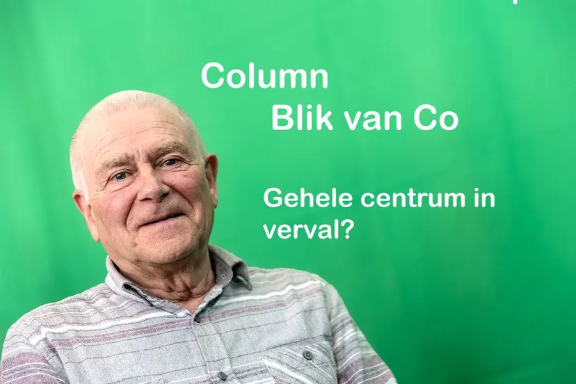 494A7671 basisbanner co backer Gehele centrum in verval