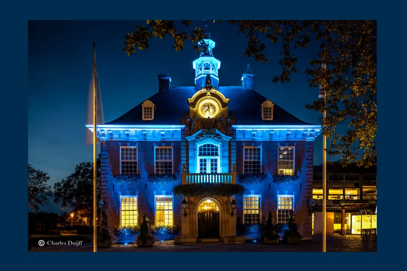 raadhuis front blauw uitgelicht