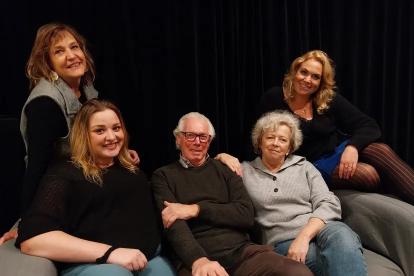 speelsters en regisseur aan het eind van de aspergetijd