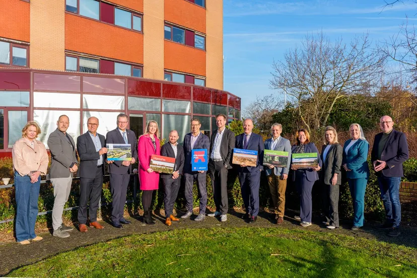 KQDsEETwwiyctKxBE4yqzhBNcxSUn2wUHtxL5a4N