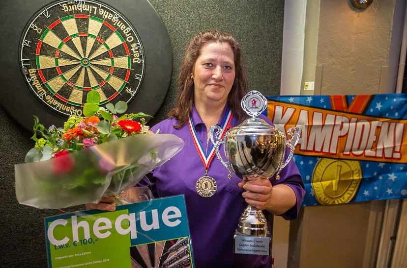 20152602 anca zijilstra dartkampioen 1 e1425069491954