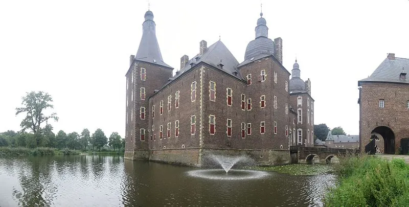 800px kasteel hoensbroek panorama