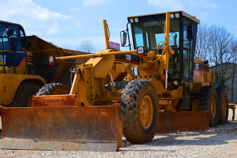 caterpillar 12 h grader spielvogel e1459328943693