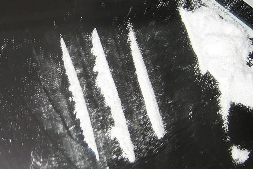 cocaine lines wikimedia e1475930581540