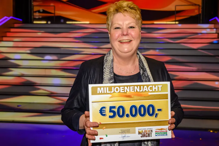 foto 1 gonnie uit heerlen wint 50000 euro in postcode loterij miljoenenjacht