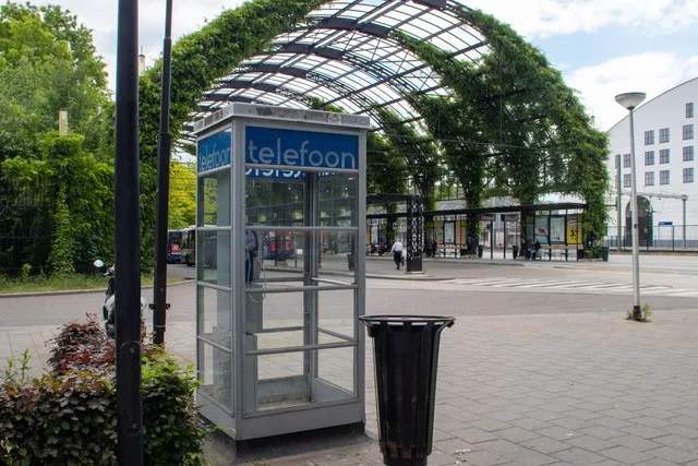 foto telefooncel maankwartier