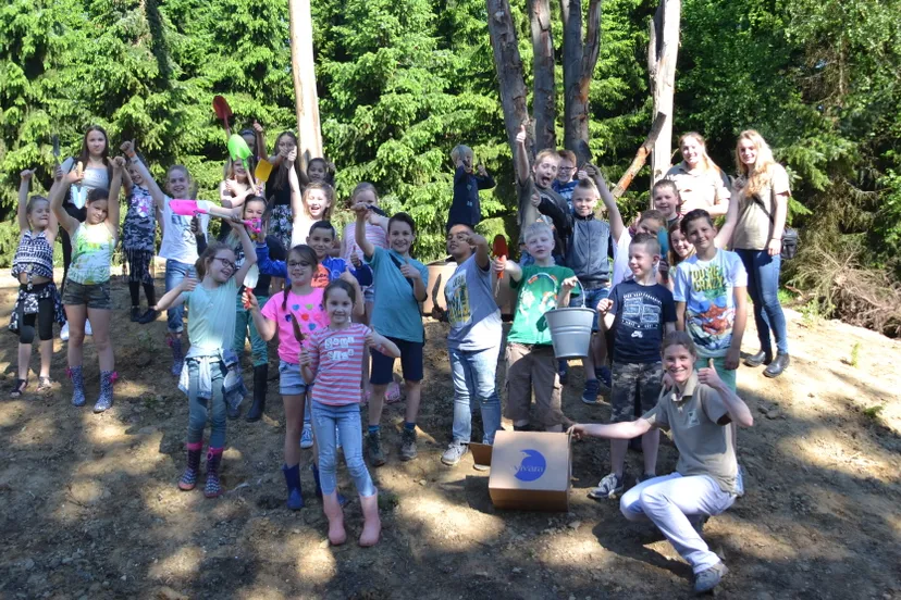 gaiazoo leerlingen van groep 6 van basisschool de diabolo wilde bloemen gepoot in gaiazoo e1495469645607