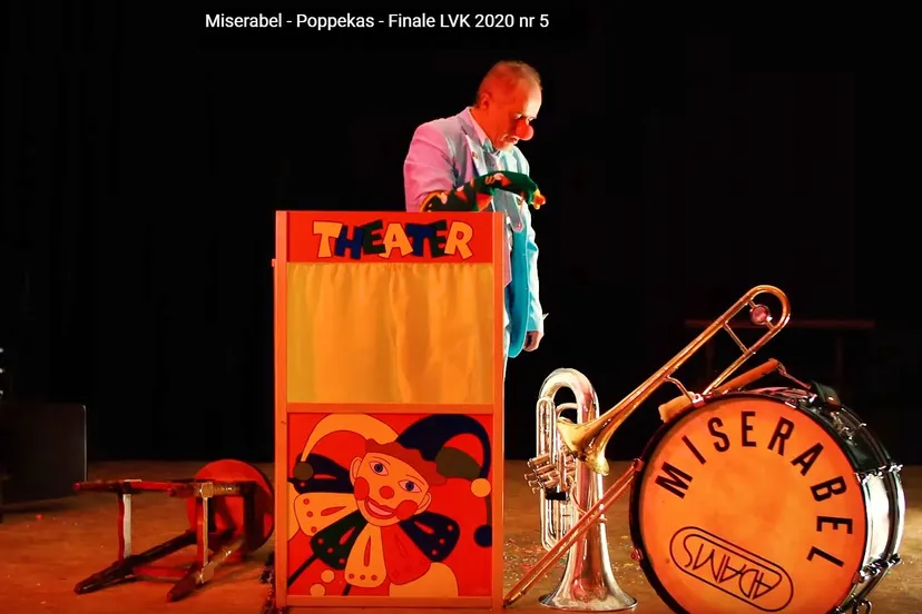 miserabel still uit clip 2