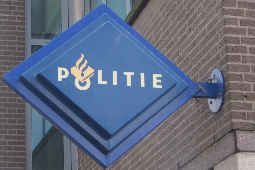 politielogo wikipedia e1471268555936