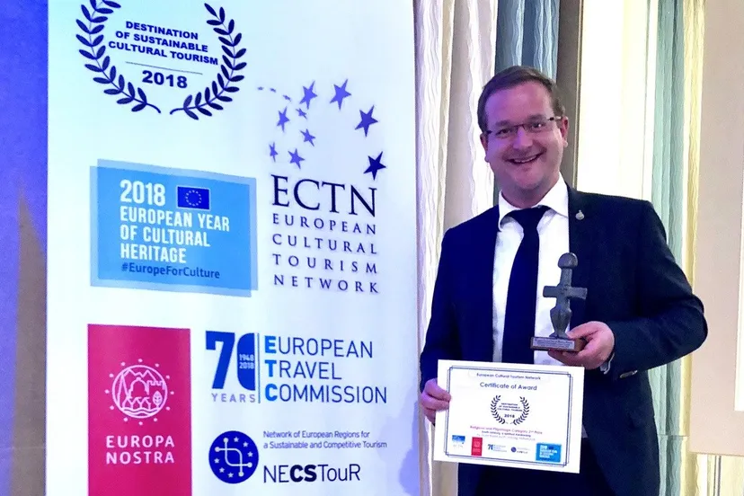 ramon lucassen neemt prijs in ontvangst e1540550766473