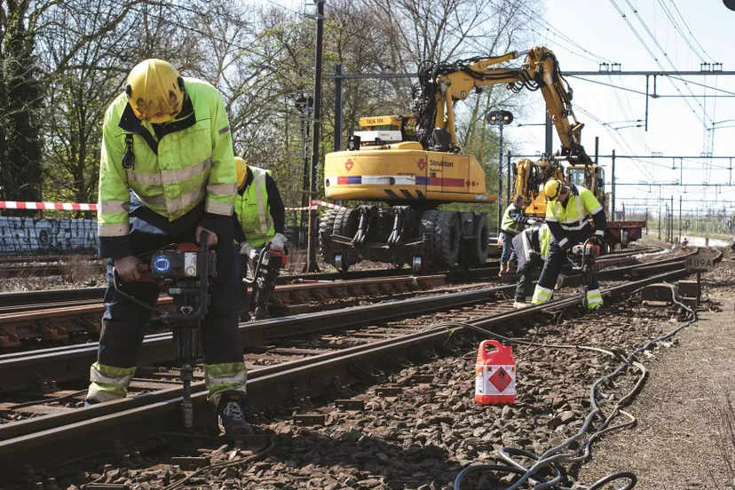 reparatiewerkzaamheden na aanrijding bij singelgracht in amsterdam 300dpi 352x234mm c e1430477402669