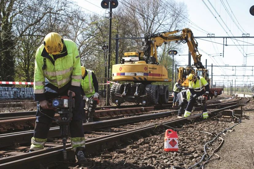 reparatiewerkzaamheden na aanrijding bij singelgracht in amsterdam 300dpi 352x234mm c e1469788862456