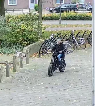 ve rijdt op gestolen fatbike weg