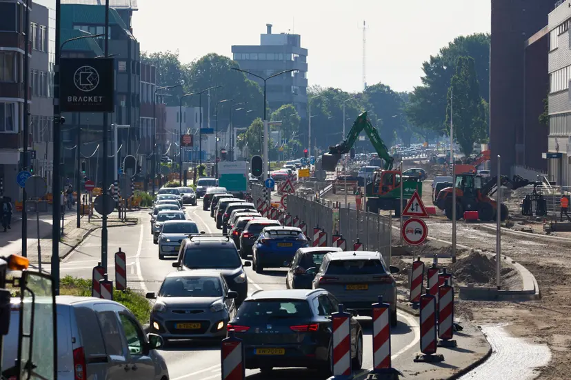 260526 1359 Drukte op de Kasteel-Traverse in Helmond