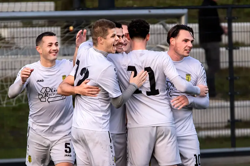 251130 6962 Amateurvoetbal HVV Helmond   Handel