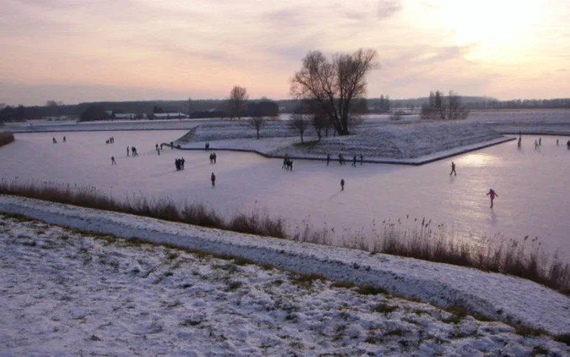 0 01 1a schaatsen buiten de wallen van heusden cokkie de hart 915x518 1