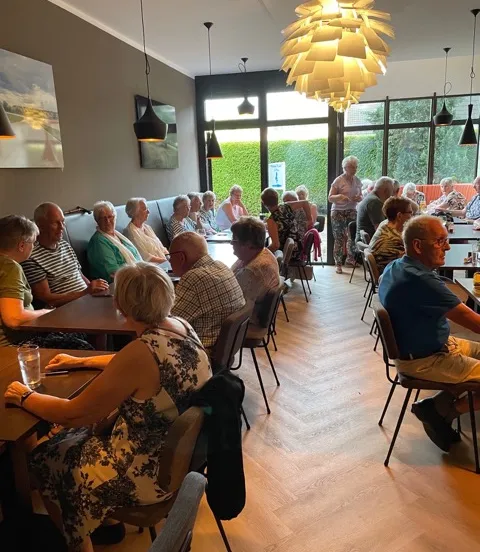 05 seniorenschool 20 06 wachten op de bingo