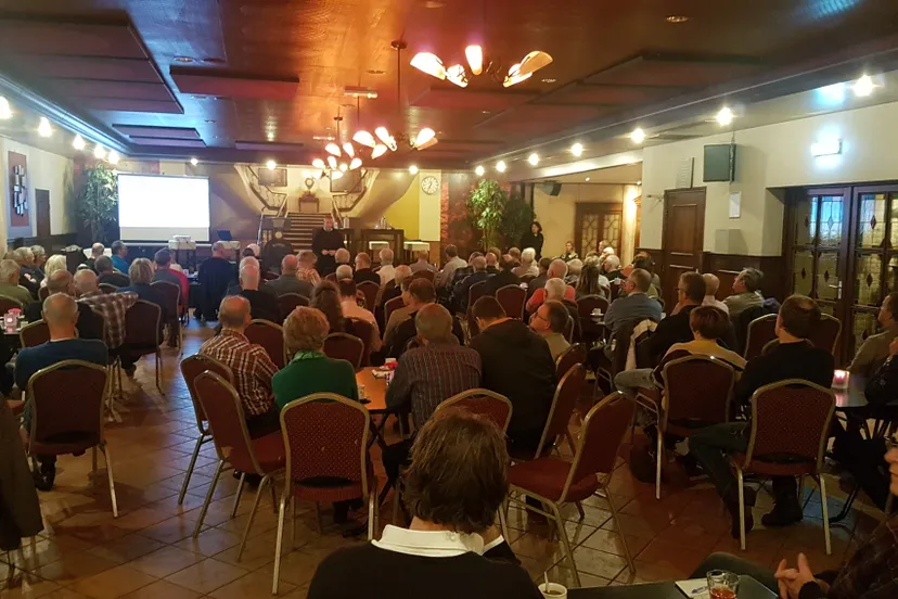 08 overzicht zaal houtstook luchtkwaliteit avond 20191105 193456