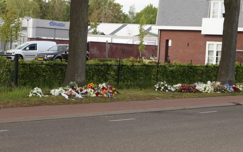 1588435395 picsay 915x518