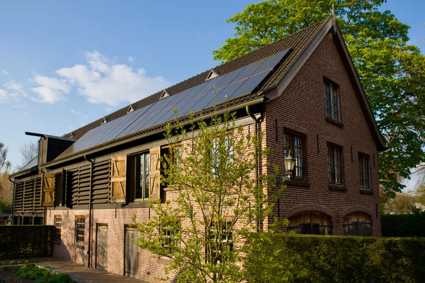 1824b 2023 7102 huis zijkant 4