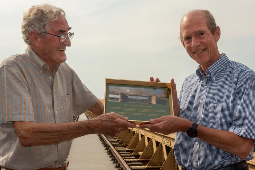 20220816 van dongen overhandigt namens fbl de oorkonde aan van heijningen 1