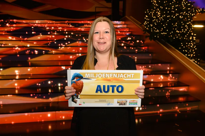 anouska uit drunen wint auto bij postcode loterij miljoenenjacht 2