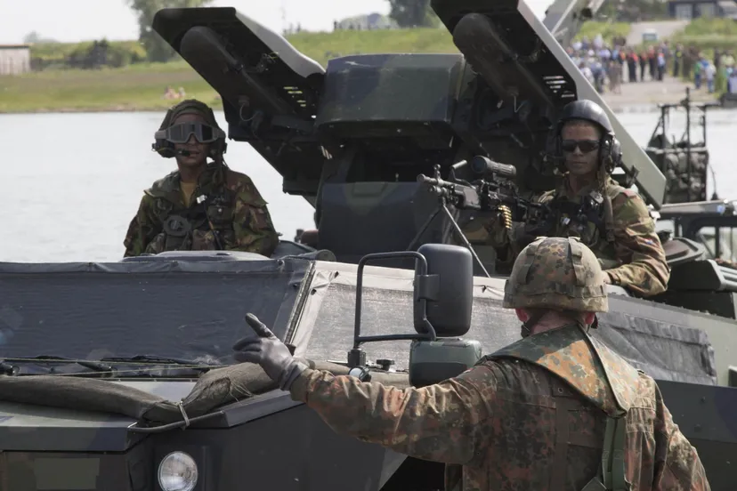 dc1xqvfafklj7gcf6dw7cnyjs ww140813 militair novum